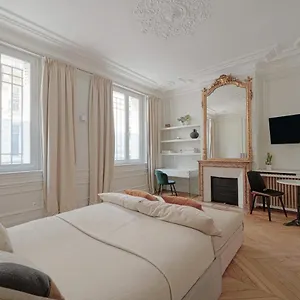 Studio Quartier Champs Elysees 1 París