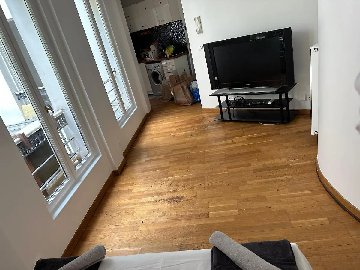 2 Pieces Champs-Elysees Apartment Paris
