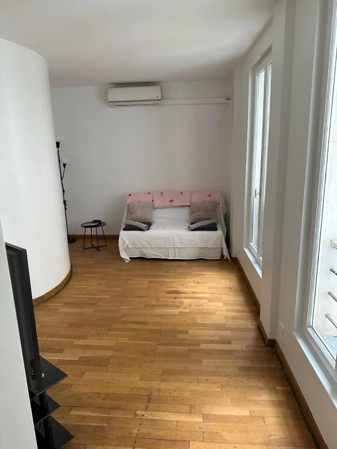 2 Pieces Champs-Elysees Apartment Paris France