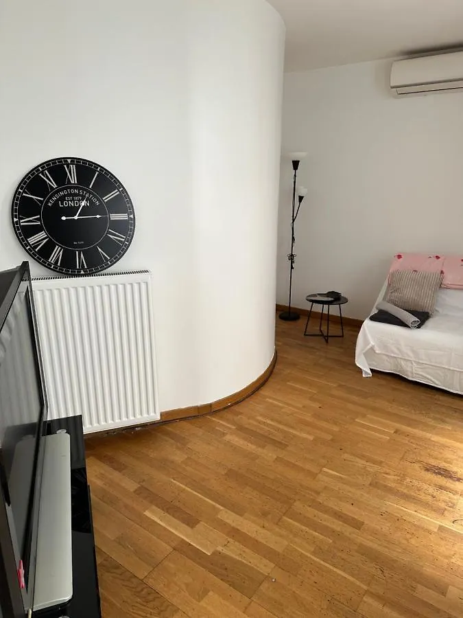 2 Pieces Champs-Elysees Apartment Paris