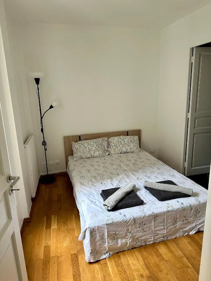 2 Pieces Champs-Elysees Apartment Paris