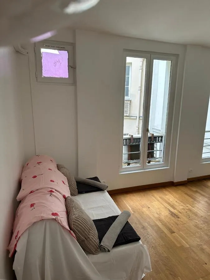 2 Pieces Champs-Elysees Apartment Paris