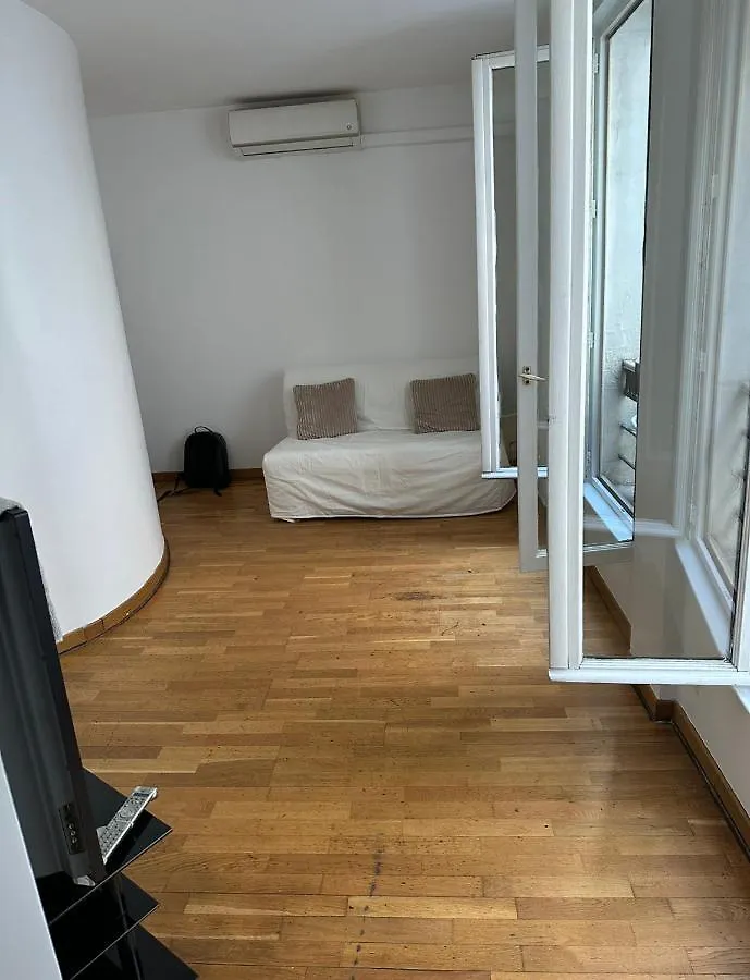 2 Pieces Champs-Elysees Apartment Paris